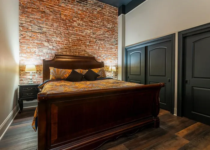 Apartment Service Clawfoot Tub Historic Downtown Marion