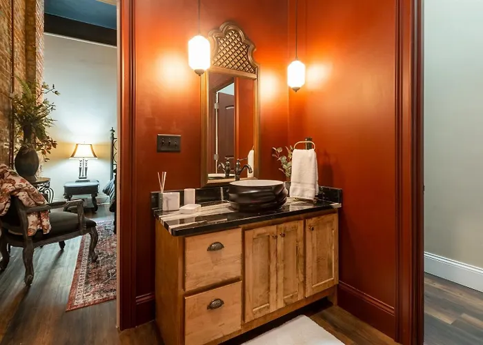 Service Clawfoot Tub Historic Downtown * Marion
